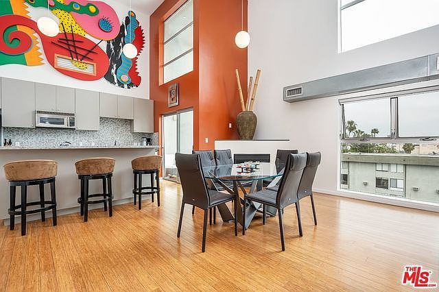 1st image of 7062 Hawthorn Ave APT 305