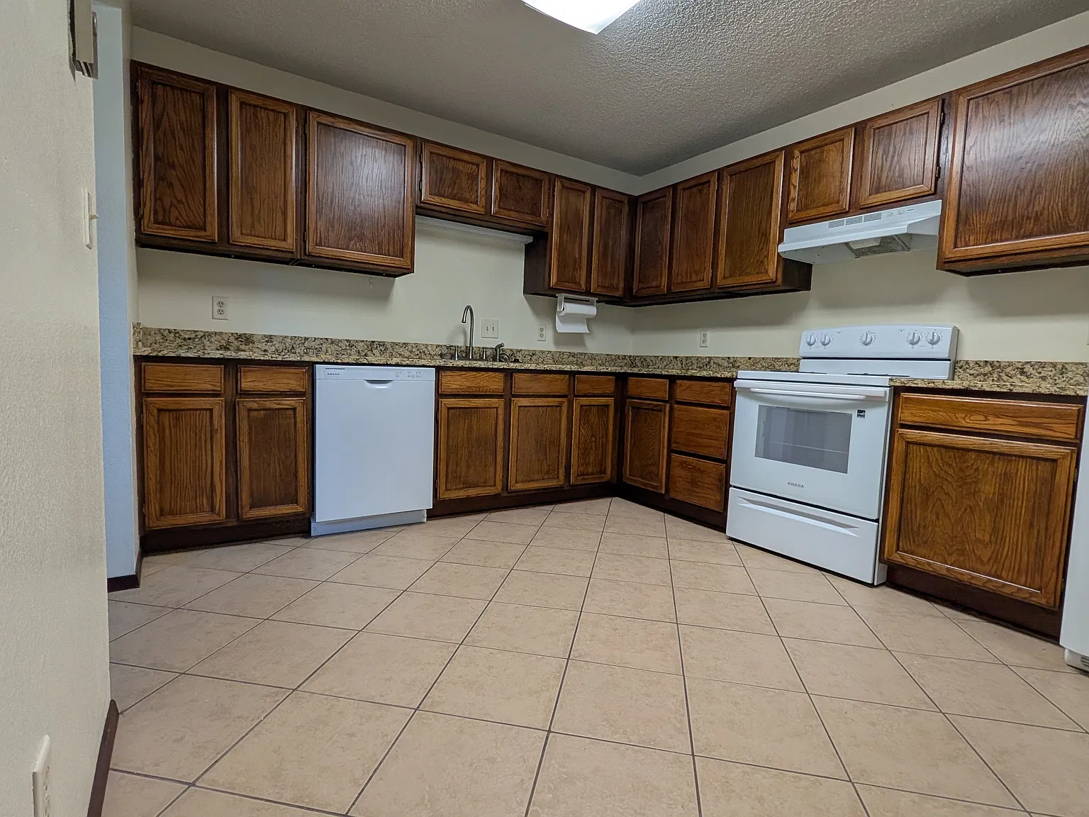2 bed, 1000 sqft, $1,100 — Photo 2