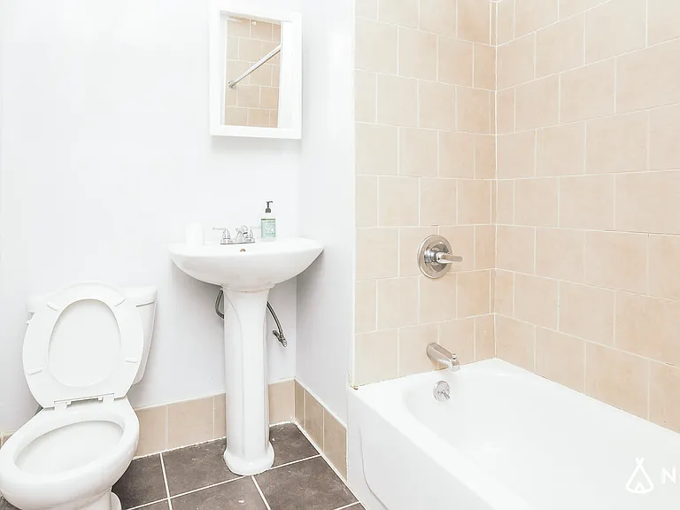 179 Stanhope St #2L — Photo 5