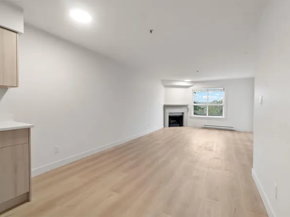 2928 Commercial Dr #308, Vancouver, BC V5N 4C9