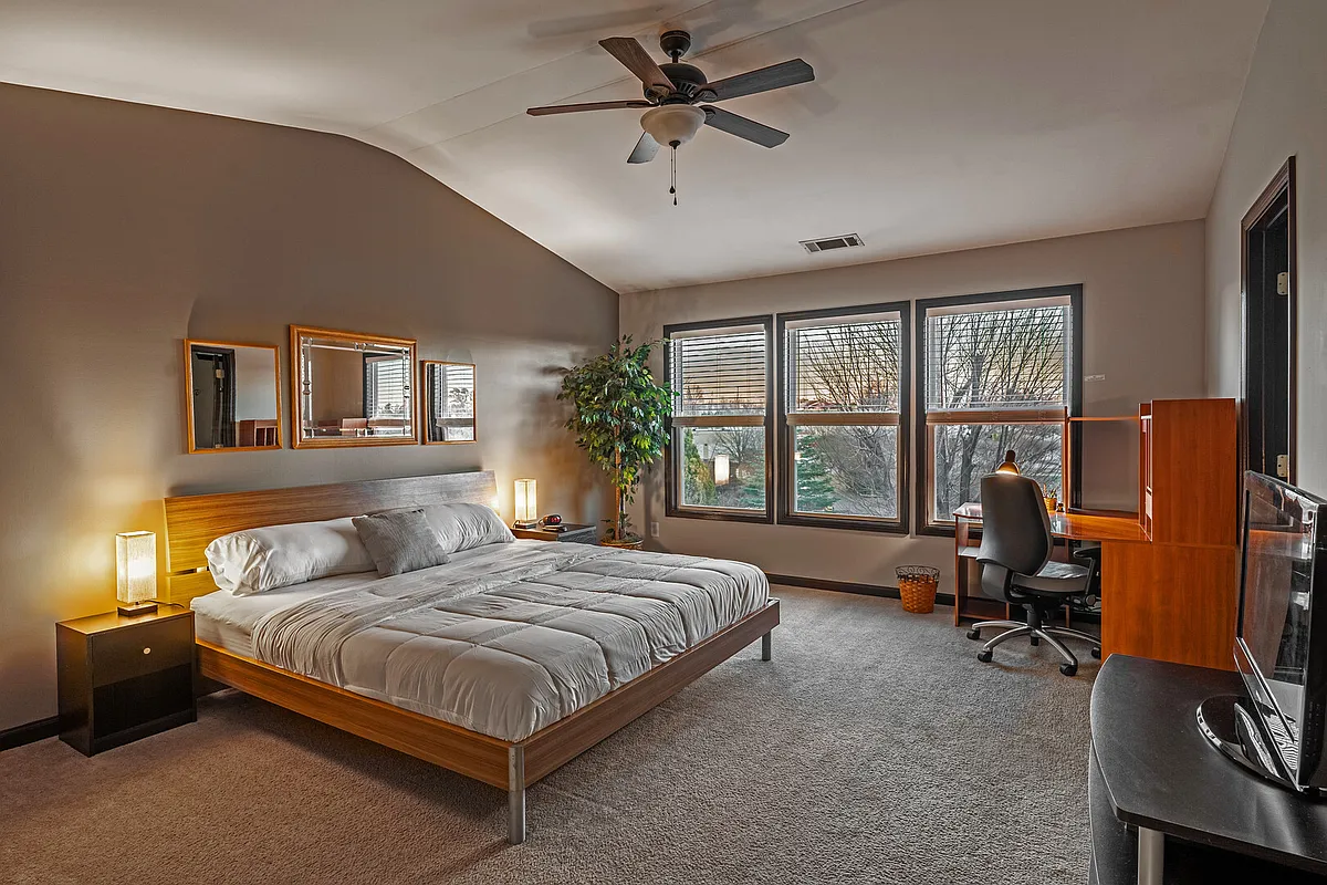 Building Photo - Briaroak Dr