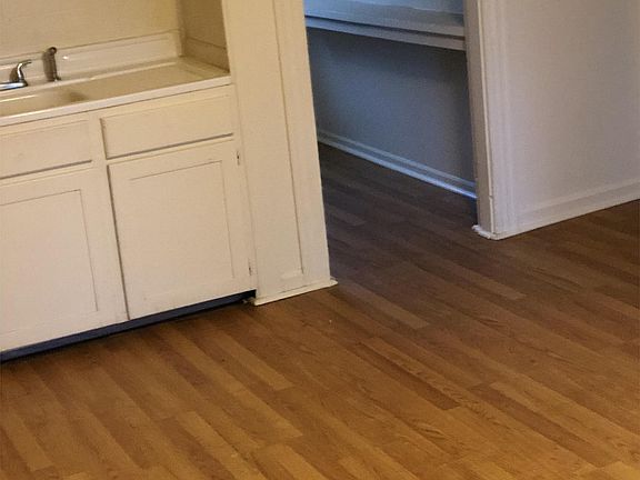 2nd image of 138 Clarendon St #3