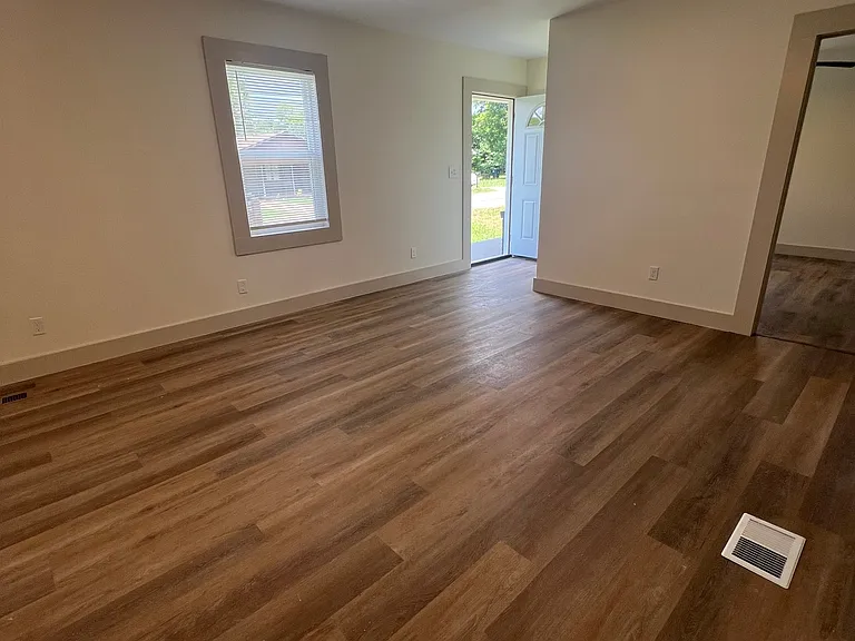 3733 Maple Ave SW — Photo 14