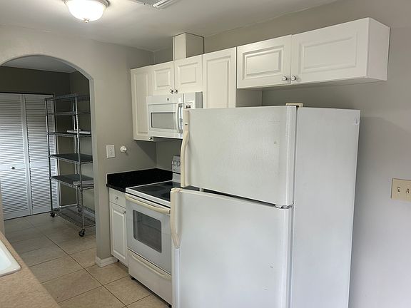 4th image of 134 Burns Ave