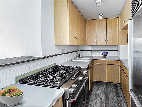 4th image of 372 Central Park W APT 18E