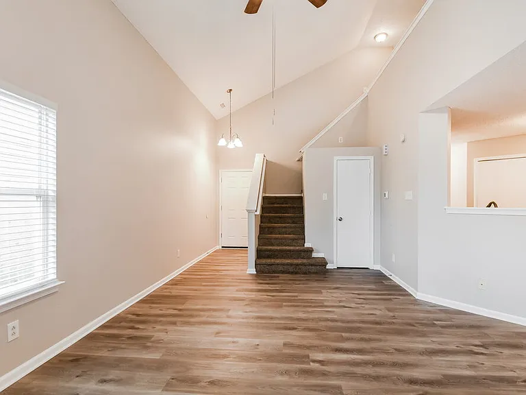 16804 Lowell Dr — Photo 6