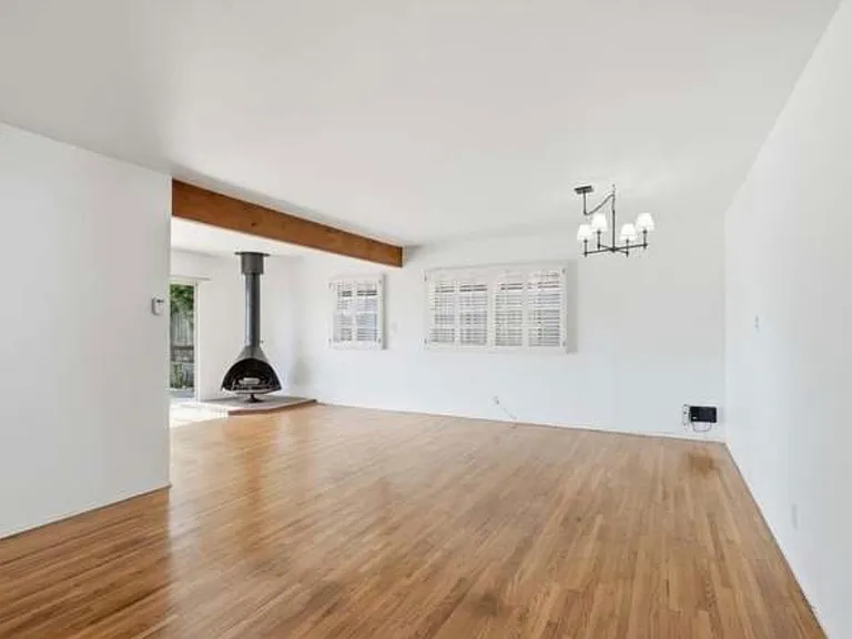 1320 Curtis Ave — Photo 3