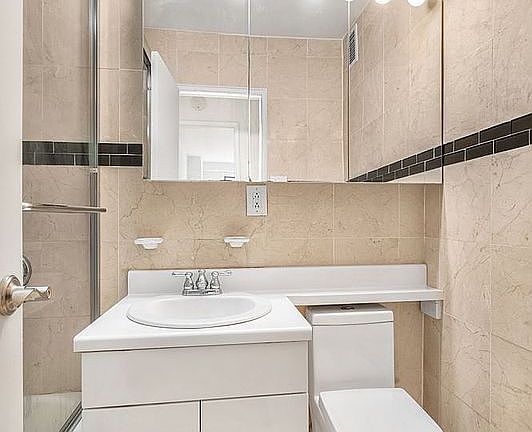 5th image of 345 E 73rd St APT 3A