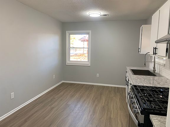 5th image of 205 Gowan St