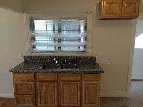 4th image of 801 1/2 W 97th St
