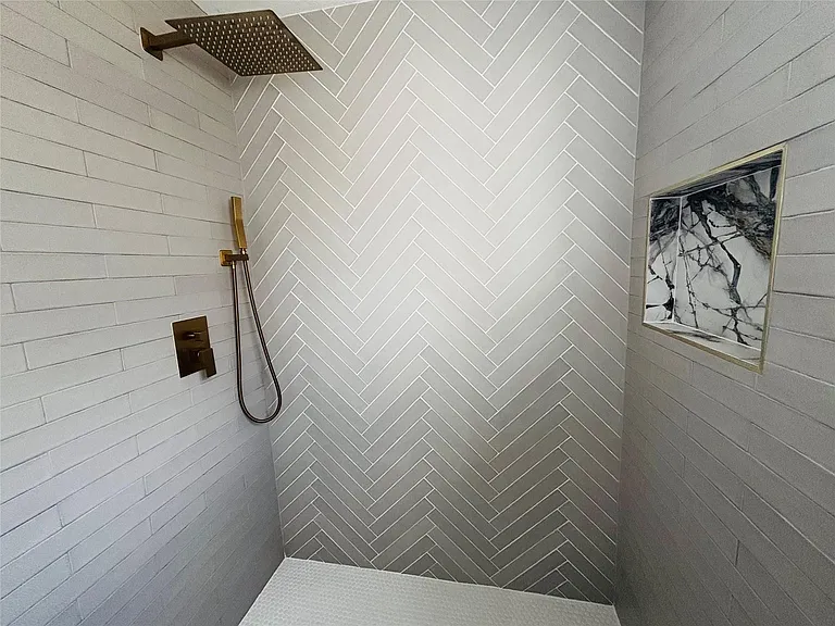 16246 Los Altos Dr — Photo 22