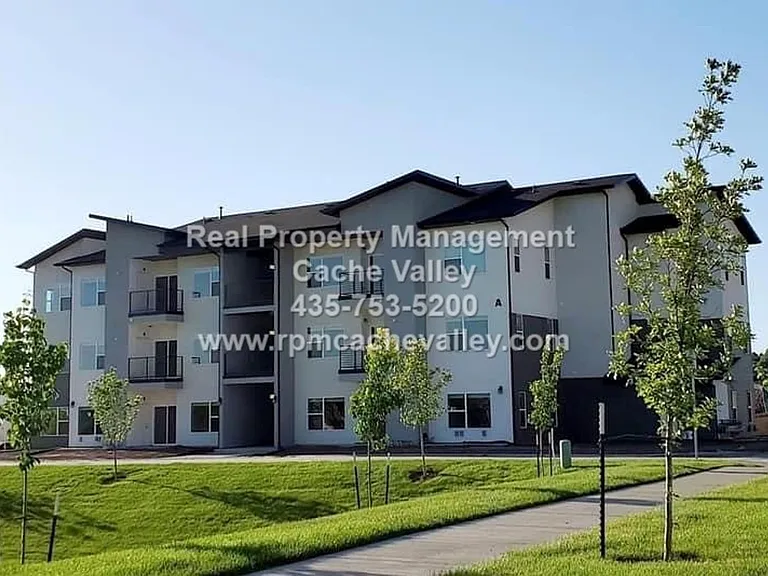 163 E 550 N #A301 — Photo 2