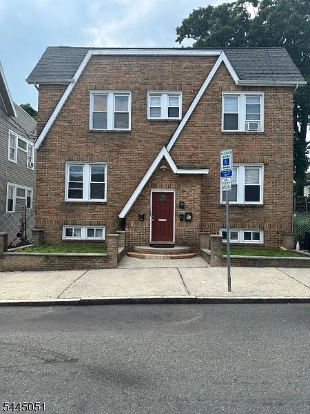 3 bed, 4792 sqft, $1,950 — Photo 1