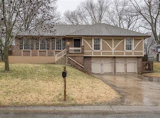 1017 SW 20th St, Blue Springs, MO 64015