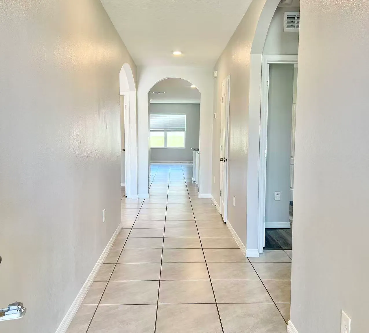 4 bed, 1828 sqft, $2,400 — Photo 4