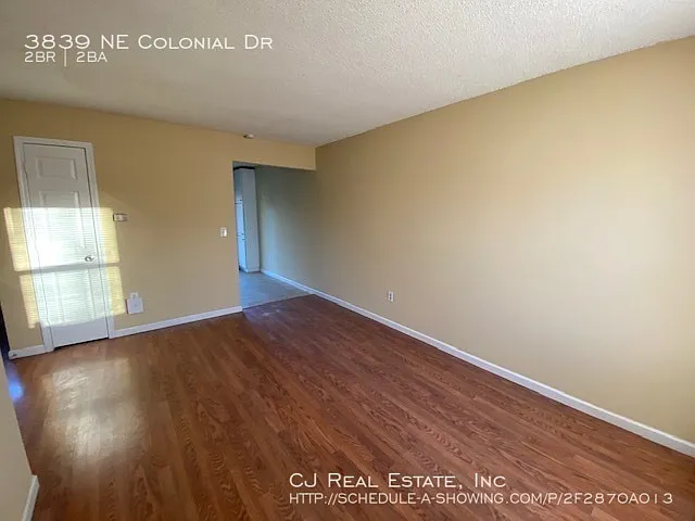 3839 NE Colonial Dr — Photo 2