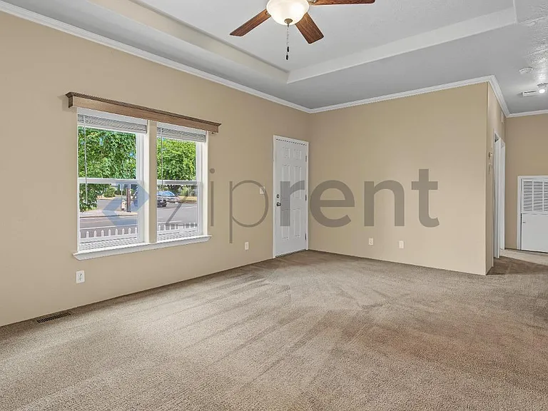 4700 E 18th St — Photo 5