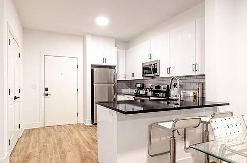 Lakeside Residence Photo 1