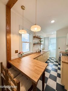 805 N 5th St, Grand Forks, ND, 58203