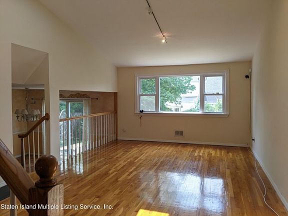 4th image of 484 Mountainview Ave