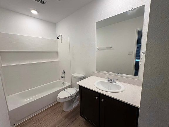 4th image of 1347 Mosely Cir