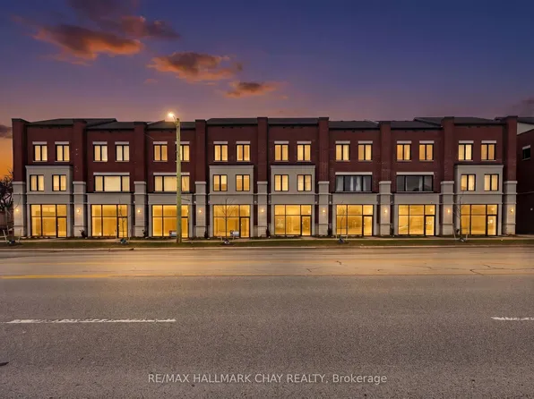 200 Dissette St #10, Bradford West Gwillimbury, ON L3Z 3G8