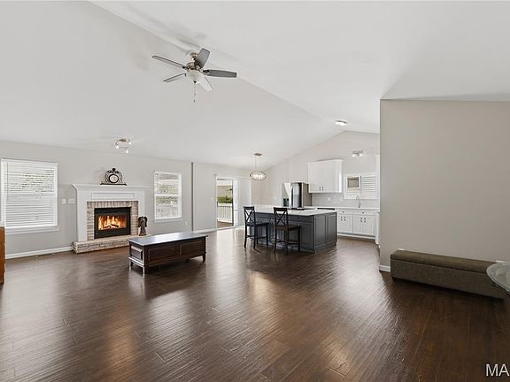 3rd image of 6 Feise Forest Ct