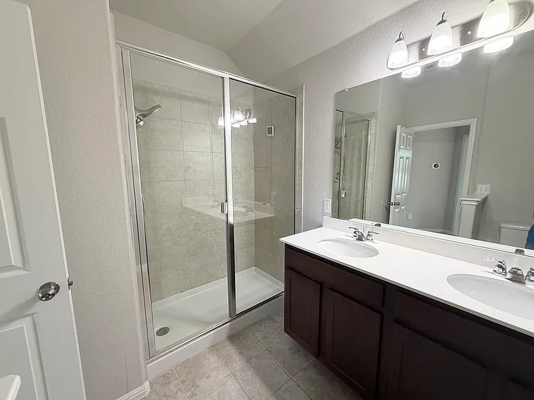 1009 Valley View Dr — Photo 26