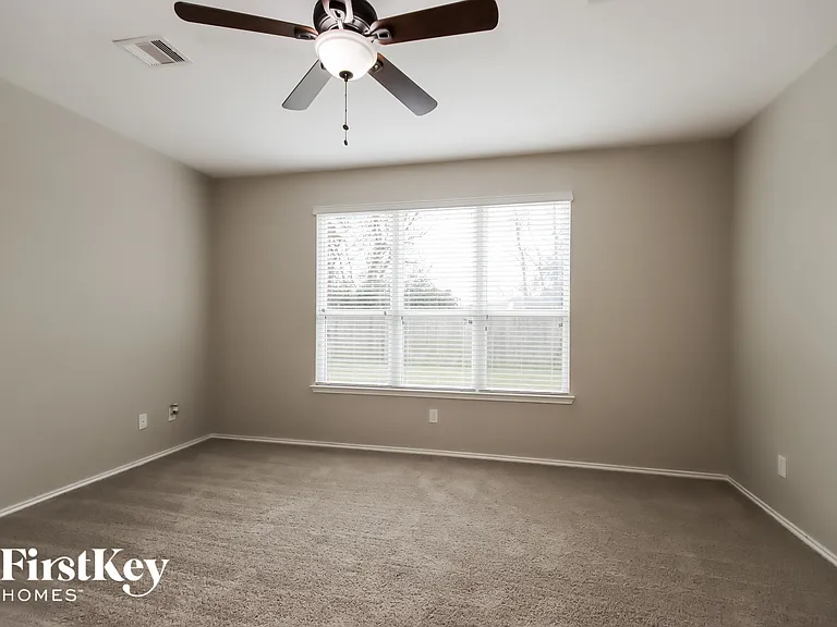 2526 Cold River Dr — Photo 8