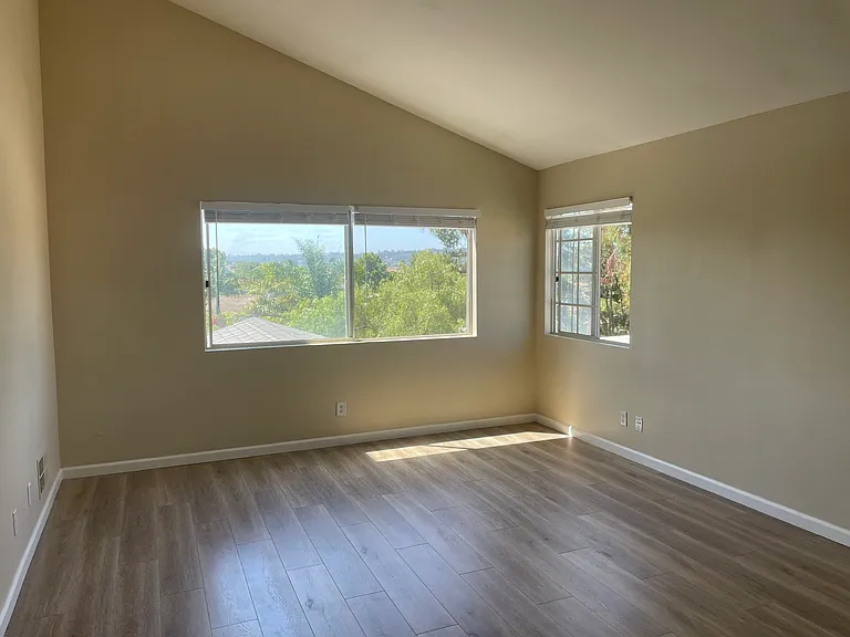 2415 Levante St — Photo 14