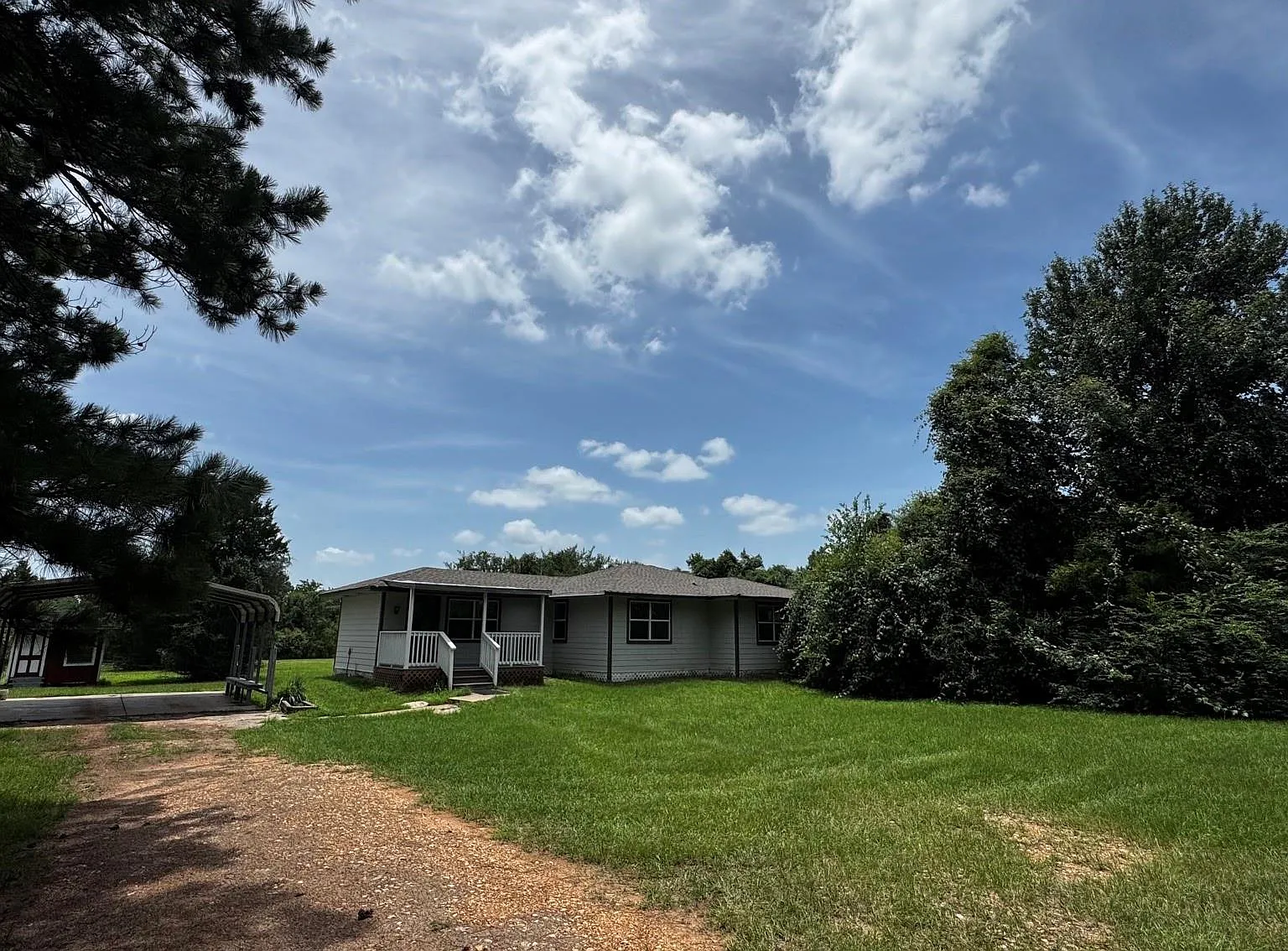 3 bed, 2.0 bath, 1390 sqft, $1,700 — Photo 2