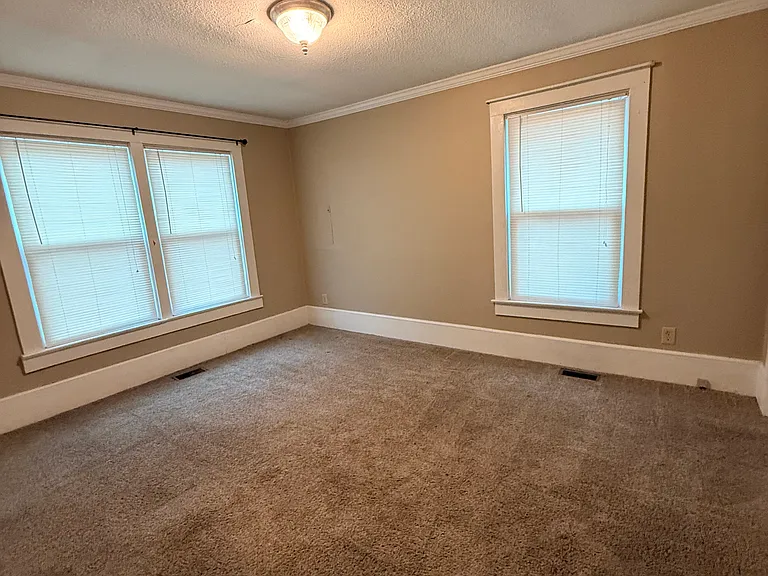 1403 Erwin Rd — Photo 6
