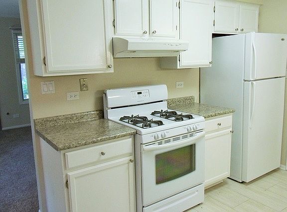 4th image of 1344 Barclay Ln