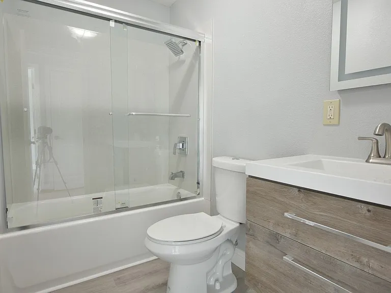 Hamilton Plaza Apartments — Photo 5