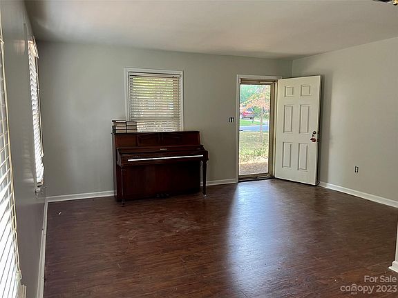 5th image of 805 Dedmon Dr