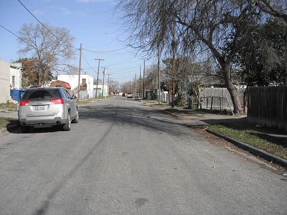 4th image of 818 Meuly St