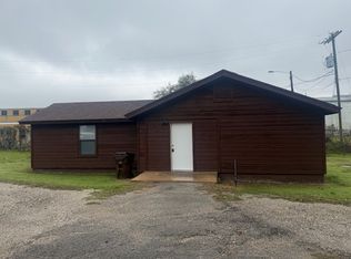 1511 N Colorado St, Lockhart, TX 78644