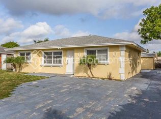 5581 S 36th St, Greenacres, FL 33463