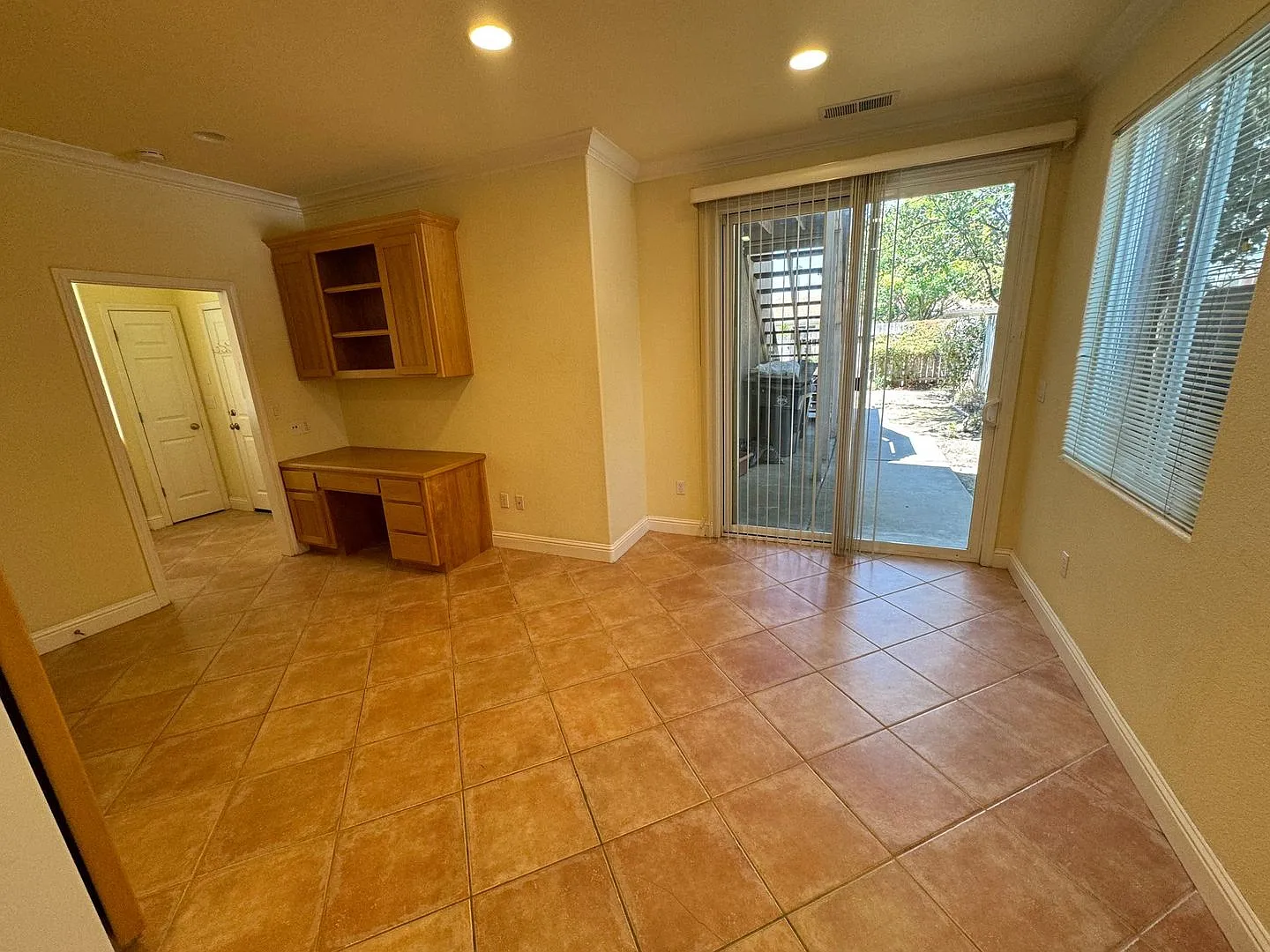 West Davis 5 bedroom and 2.5 bathroom home — Photo 4