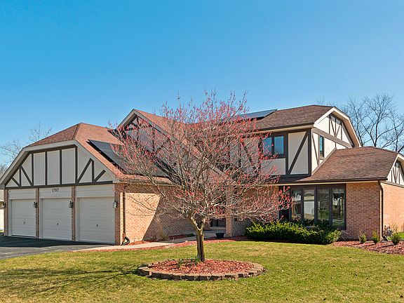 2nd image of 1707 Heather Hill Cres