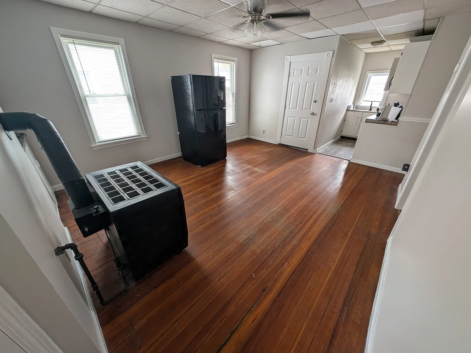 3 bed, 1200 sqft, $1,700 — Photo 3