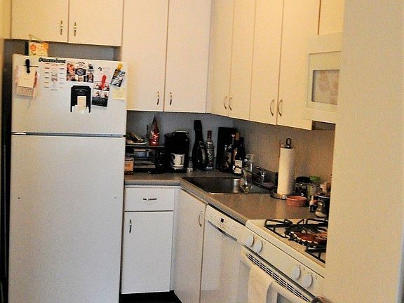 3rd image of 403 E 62nd St APT 7A