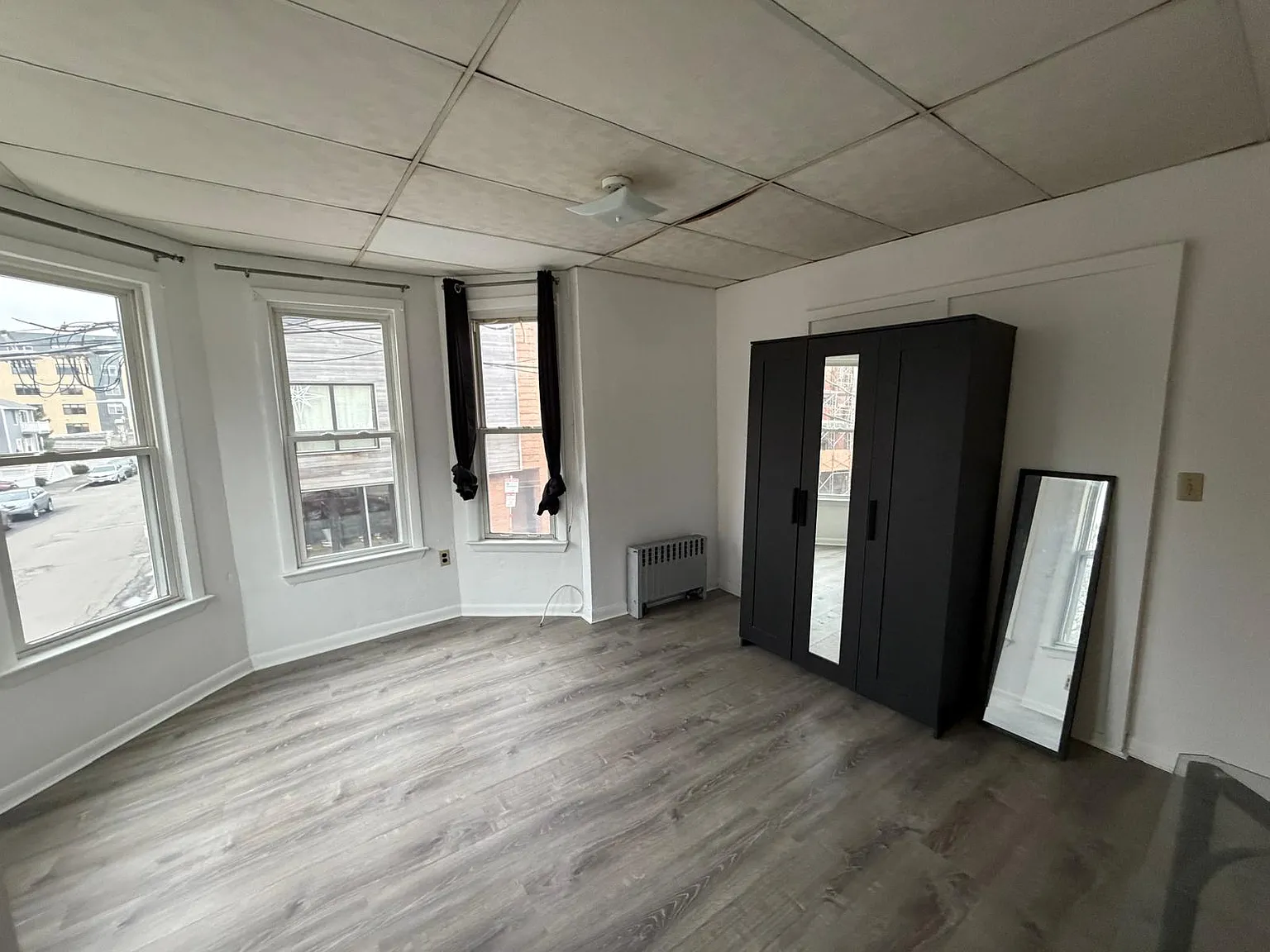 3 bed, 1000 sqft, $800 — Photo 2