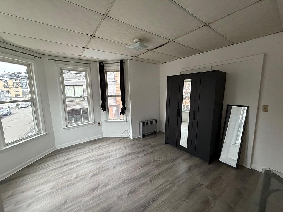 1st image of 28 Orleans St #4
