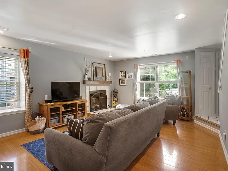 37 Rampart Dr — Photo 7