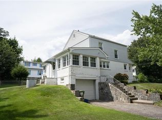 25 Beech St, Trumbull, CT 06611