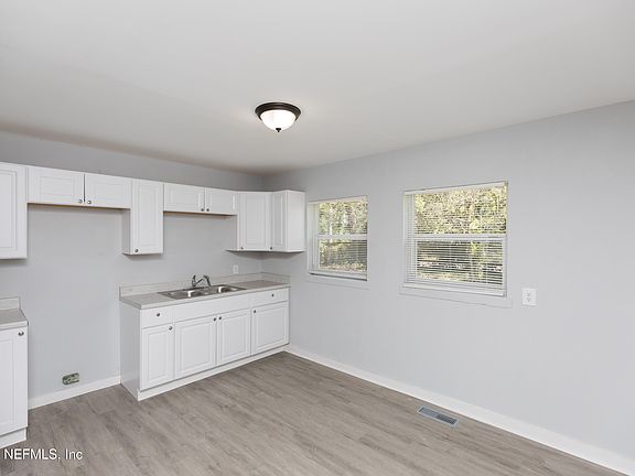 4th image of 1922 MACLEAN Road