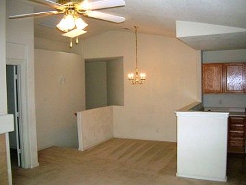 http://www.propertyboss.net/CustomerImages/AMMRE_1205/media/Properties/7817%20Louisiana%20(PO)\/zsmall_DR.jpg