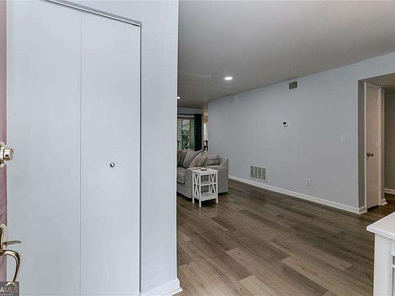 4th image of 3058 Westwood Way