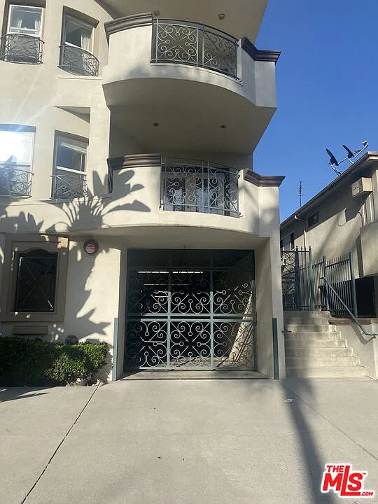 3 bed, 3.0 bath, 1866 sqft, $5,100 — Photo 3
